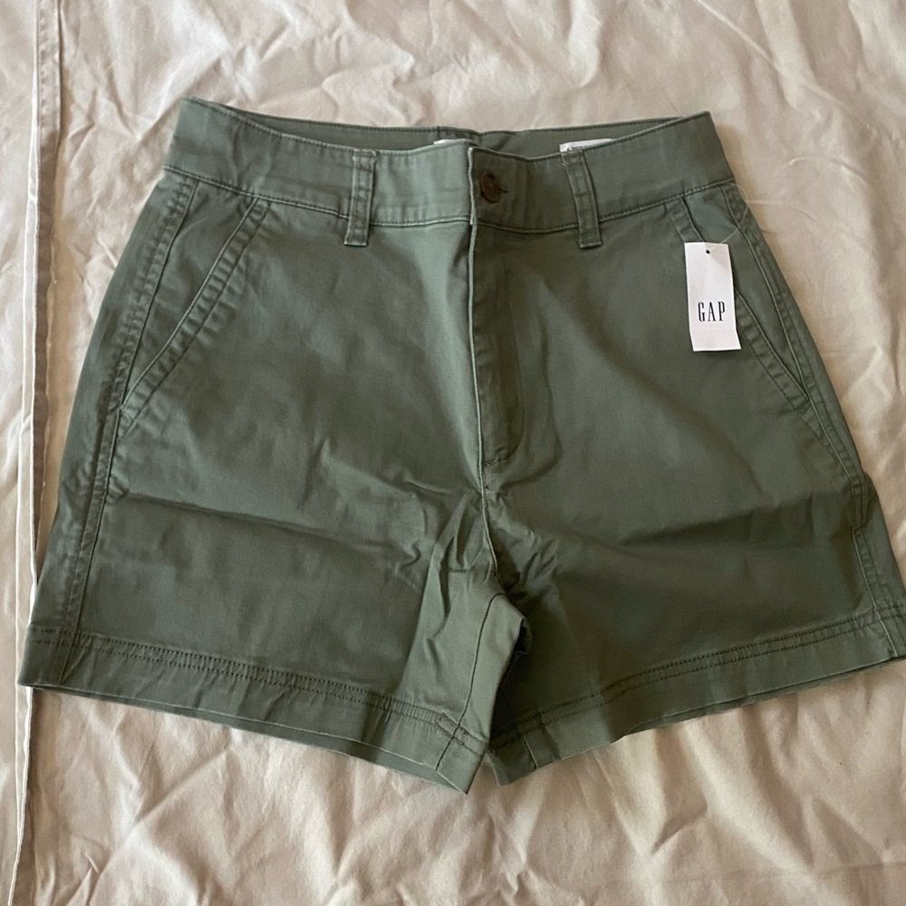 Old Navy Girlfriend short olive khaki size 4